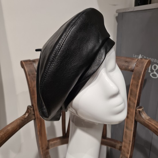 Leather béret by Ill...