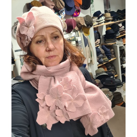 Wool scarf by Ariane Lespire Ariane Lespire