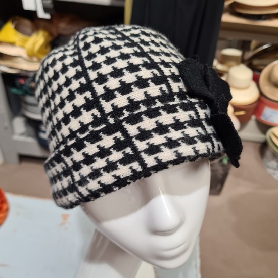 Beanie black & white Vahine by Ariane Lespire