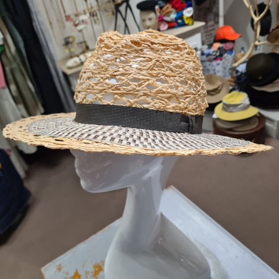 Straw Hat by Grevi