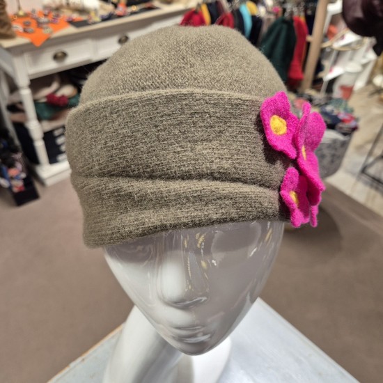 Wool Hat by Ariane Lespire