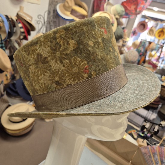 Top Hat by Alfonso d'Este