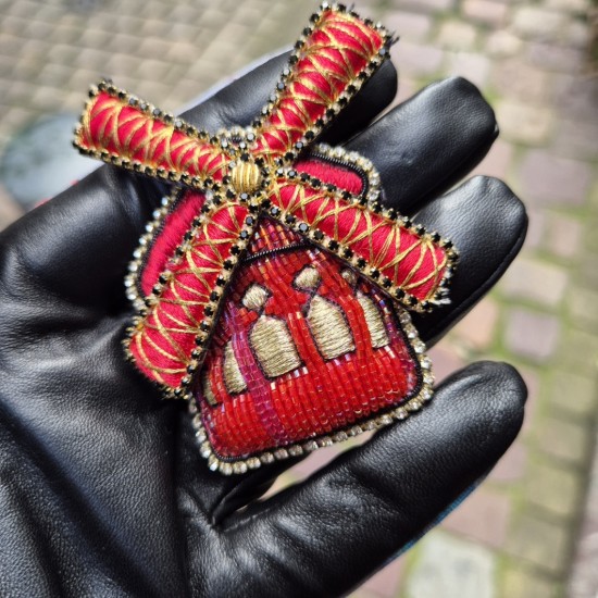 Broche "Le Moulin Rouge" Celeste Mogador