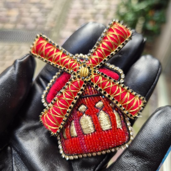 Broche "Le Moulin Rouge" Celeste Mogador