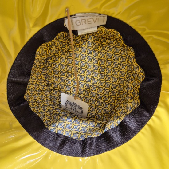 Wide-brimmed rain hat by Grévi