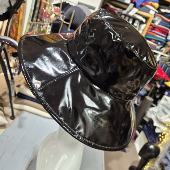 Wide-brimmed rain hat by Grévi