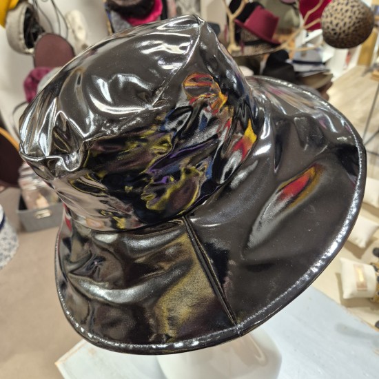 Wide-brimmed rain hat by Grévi