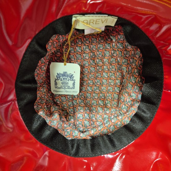 Wide-brimmed rain hat by Grévi