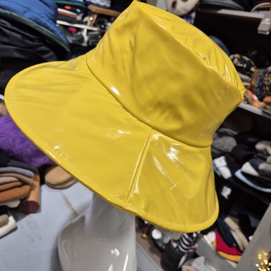 Wide-brimmed rain hat by Grévi