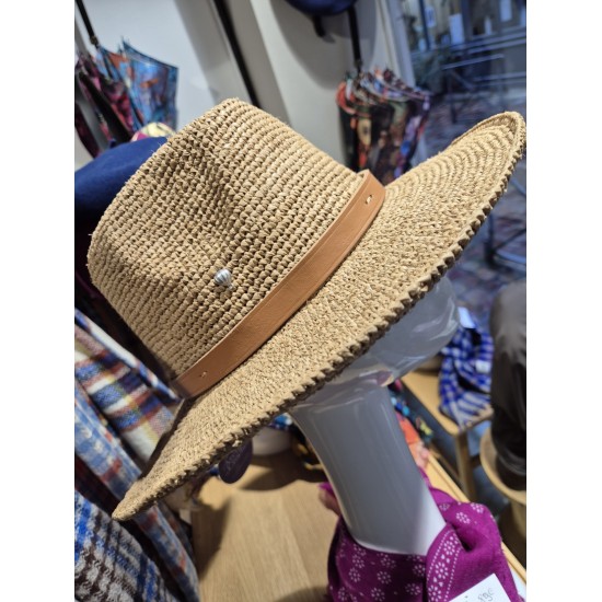 Chapeau en Raphia Le voyage en Panier