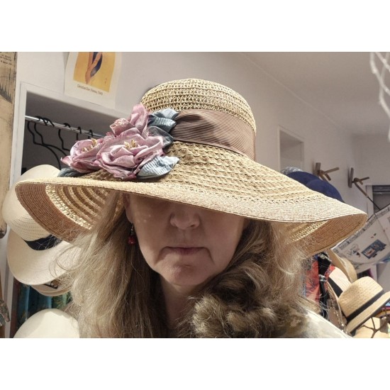 Floppy hat by Grevi