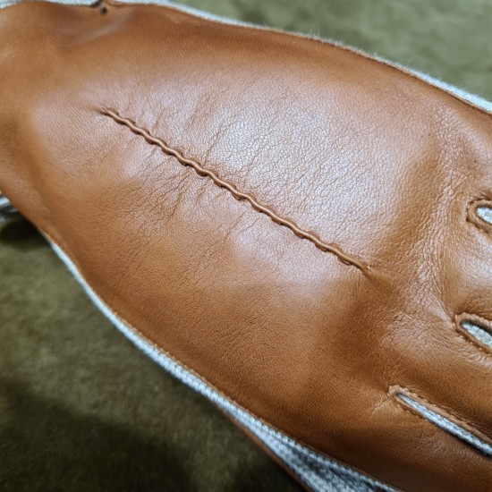 Leather gloves