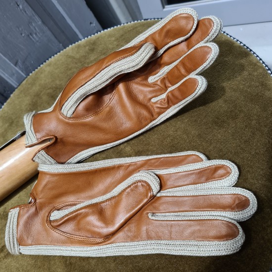 Leather gloves