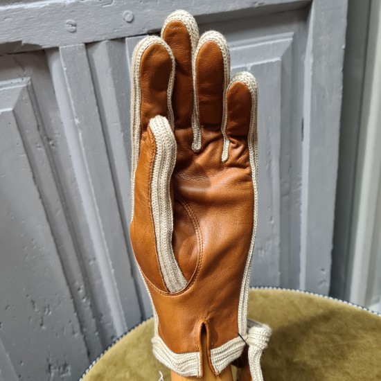 Leather gloves